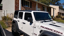 15% ceramic makes this Jeep look comfortable to drive.